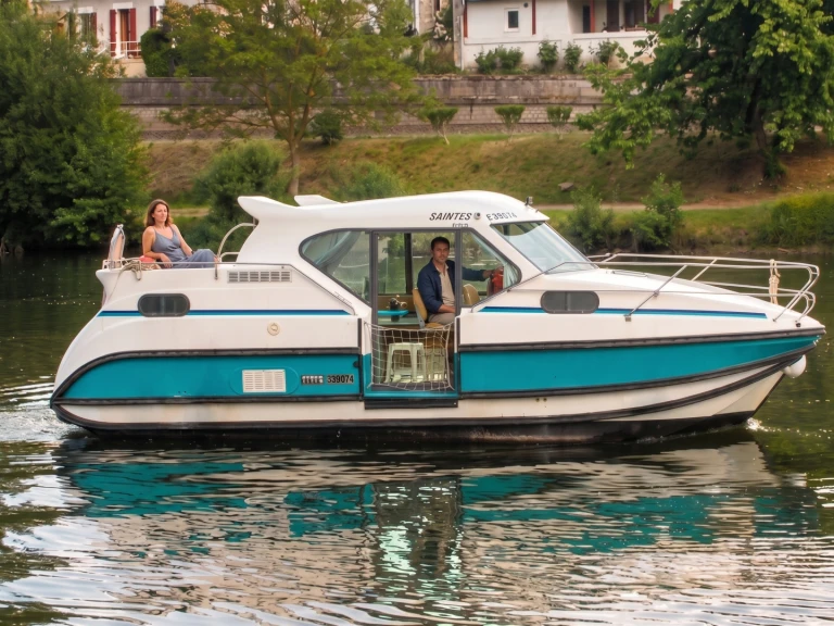 Pronájem Motorová loď Nicols Yacht s licencí