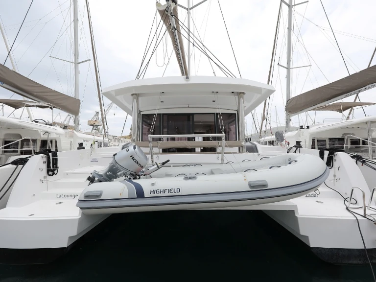 Katamarán k pronájmu v Trogir za nejlepší cenu