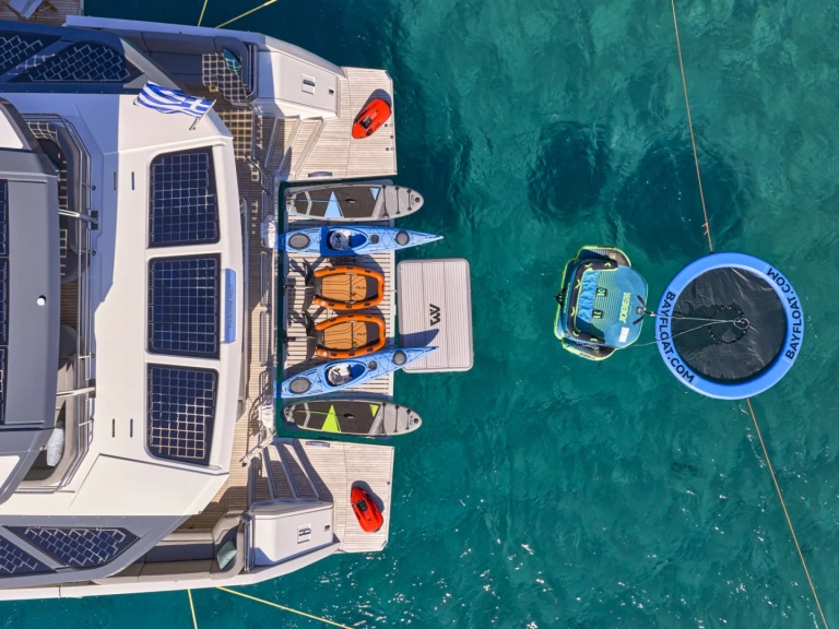 Pronajmout si Fountaine Pajot ALINA v Atény