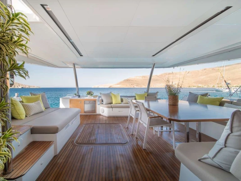 Fountaine Pajot AETHER jednotlivci a charterové společnosti v Atény