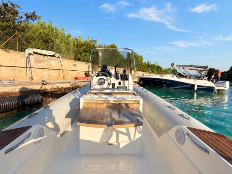 Pronajmout si Master Master 699 v Hyeres