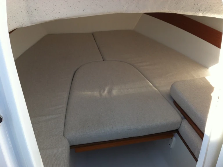 Pronajmout Motorová loď se skipperem či ne Jeanneau v Nice
