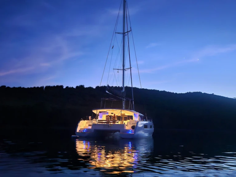 Pronajmout Katamarán se skipperem či ne Lagoon v Rogoznica