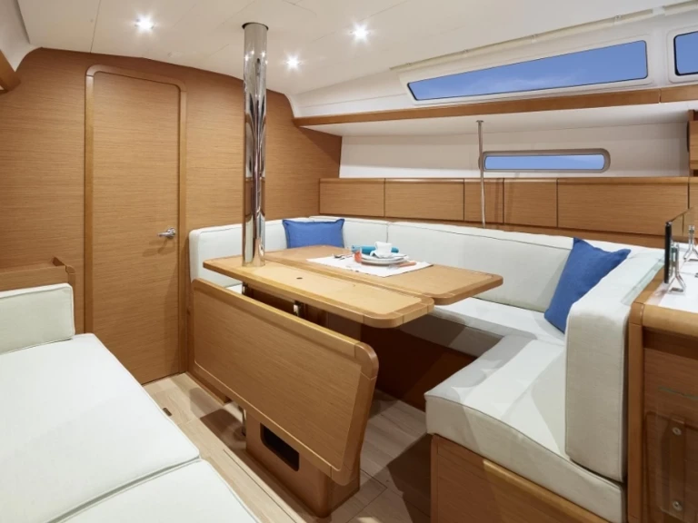 Pronajmout si Jeanneau Sun Odyssey 389 (2019)  Jeanneau Sun Odyssey 389 (2019)  v Marseille
