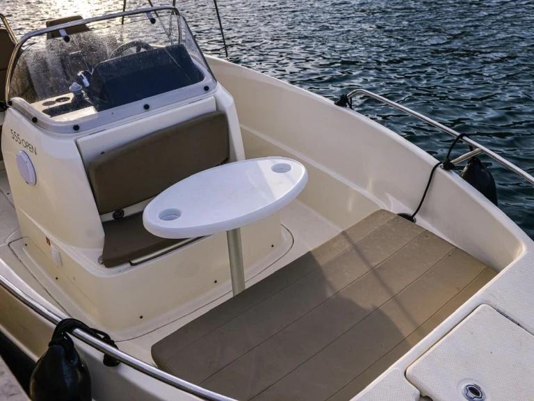 Pronajmout si Quicksilver Activ 555 Open v Marseille