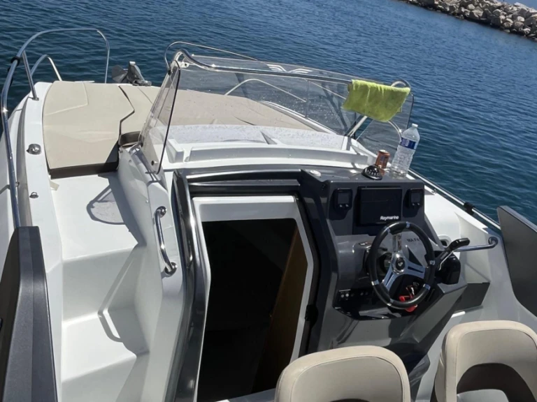 Bénéteau Flyer 7.7 SUNdeck jednotlivci a charterové společnosti v Marseille