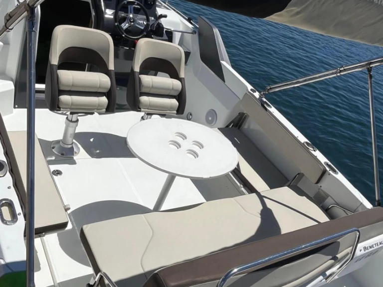 Pronajmout si Bénéteau Flyer 7.7 SUNdeck v Marseille