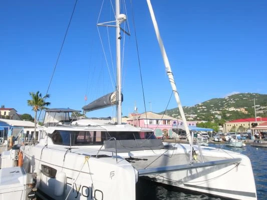 Pronájem Katamarán Fountaine Pajot s licencí