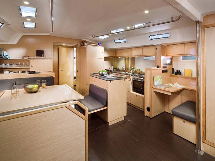 Pronajmout si Bavaria Cruiser 55 v Alimos