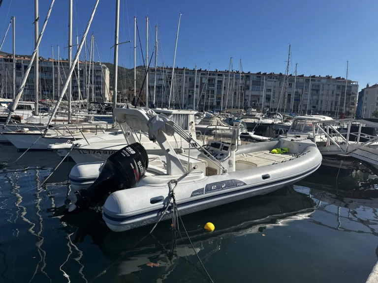 Pronajmout si Capelli Tempest 750 Top v Toulon