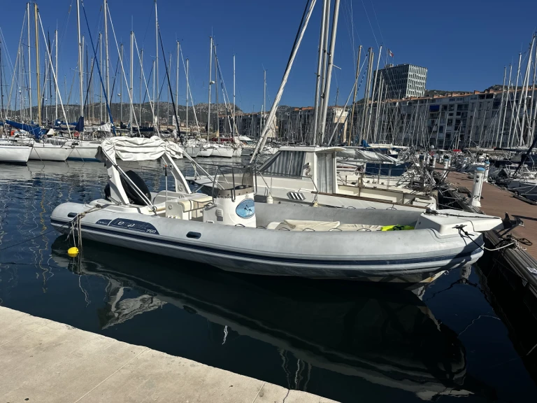 Pronájem lodi Toulon lákavé ceny Tempest 750 Top
