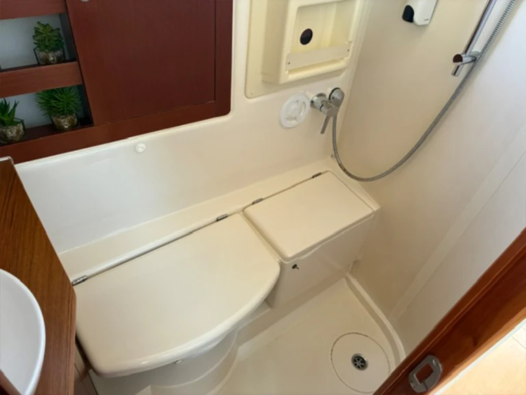 Pronajmout si Hanse Hanse 385 v Lavrio