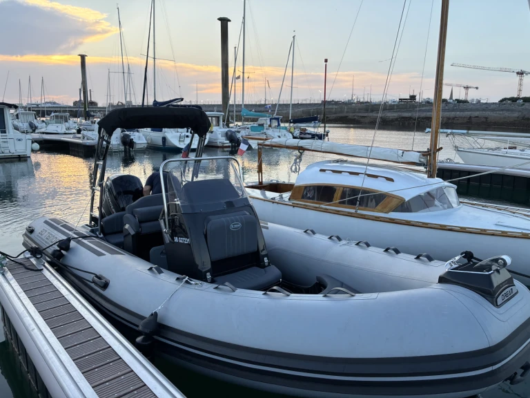 Pronajmout si 3D Tender 3D Tender 589 v Saint-Malo