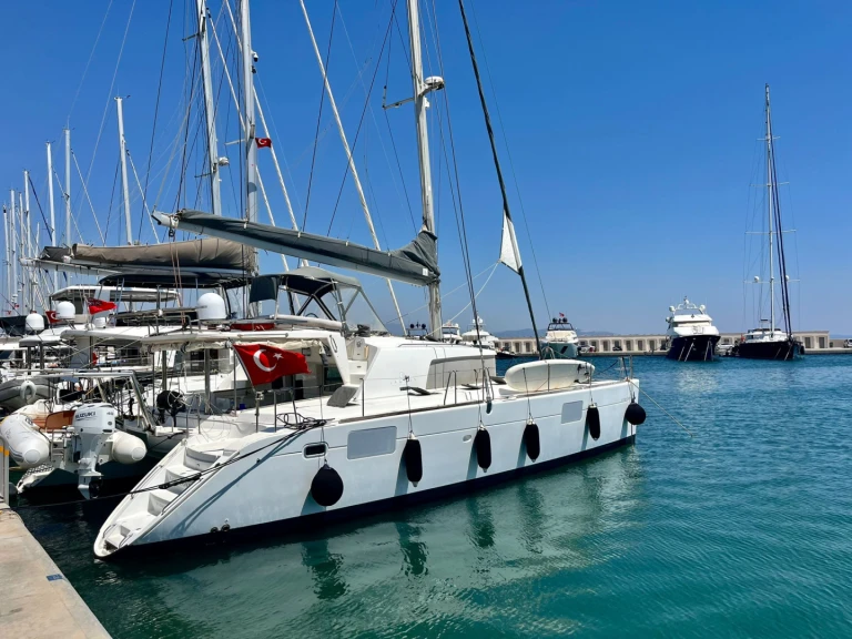 Pronájem lodi Adaköy lákavé ceny Lagoon 440