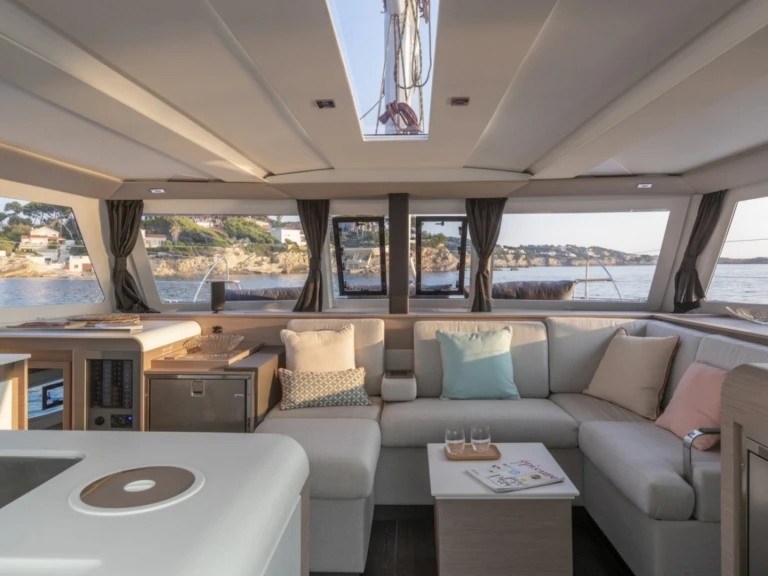Pronajmout si Fountaine Pajot Isla 40 v Adaköy