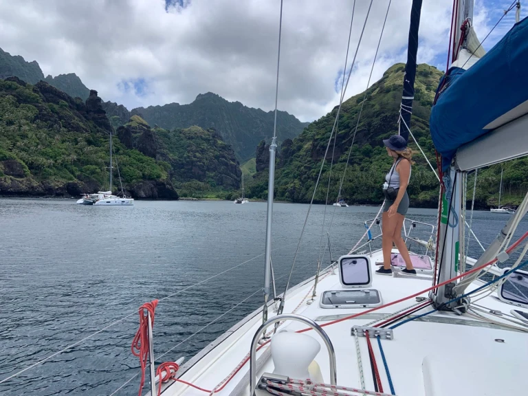 Pronájem lodi Bénéteau Oceanis 423 v Nuku-Hiva na Samboatu