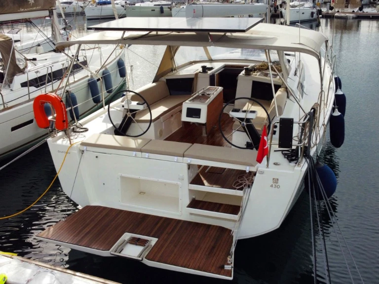 Pronájem lodi Dufour Dufour 430 v Marmaris na Samboatu