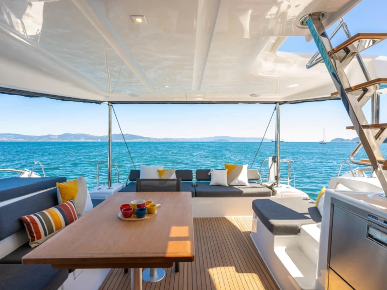 Pronájem lodi Paros (ostrov) lákavé ceny Lagoon 43 (6 cab.)