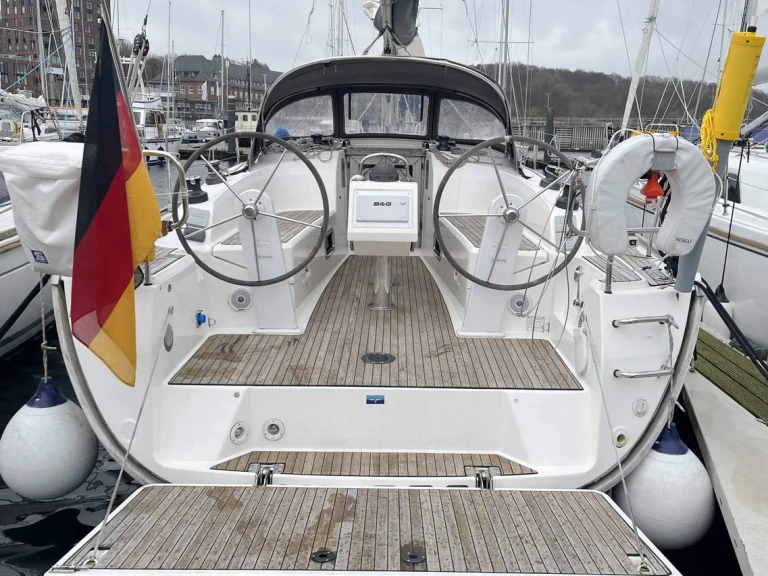 Pronájem Plachetnice Bavaria s licencí
