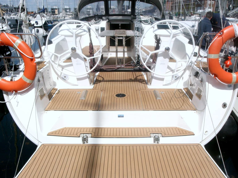 Pronajmout si Bavaria Cruiser 41S v Heiligenhafen