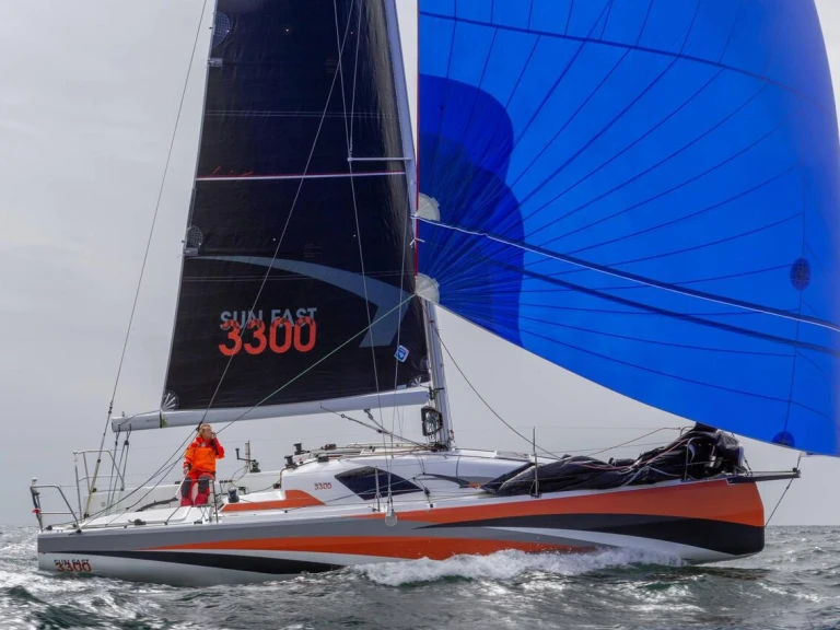 Jeanneau SUN FAST 3300 jednotlivci a charterové společnosti v Heiligenhafen