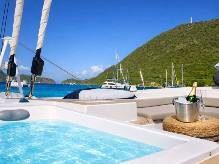 Pronajmout Jachta se skipperem či ne Fountaine Pajot v Karibik