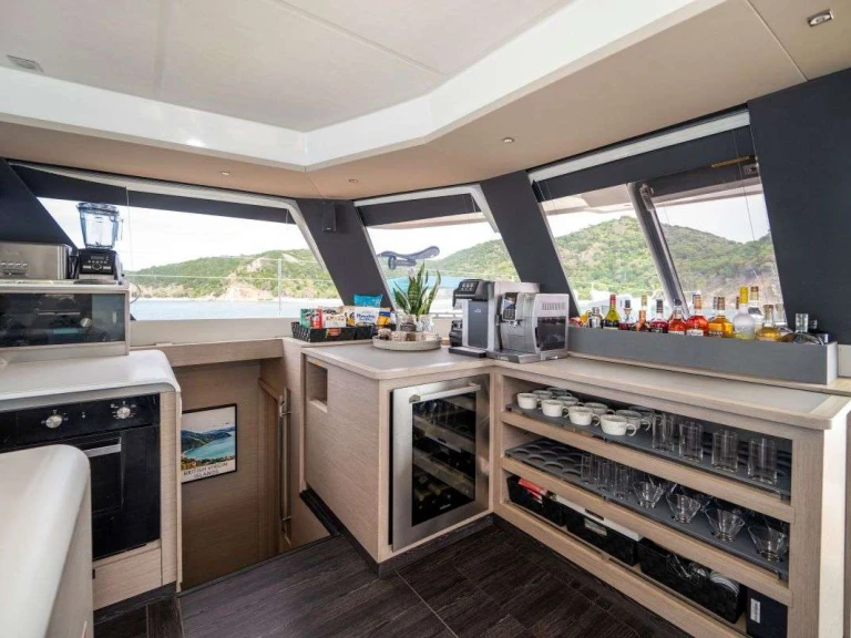 Pronajmout si Fountaine Pajot LYRA v Karibik