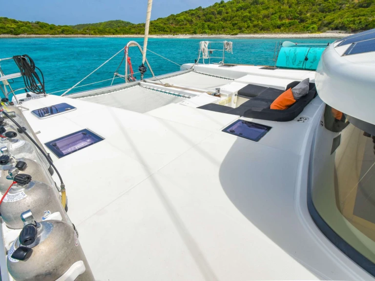 Pronájem jachty v Frenchman's Cay -Lagoon OUI CHERIE  na Samboatu