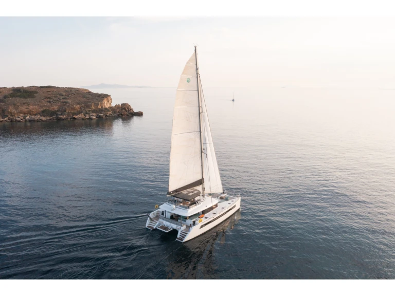 Pronajmout si Lagoon Lagoon 560 v Alimos