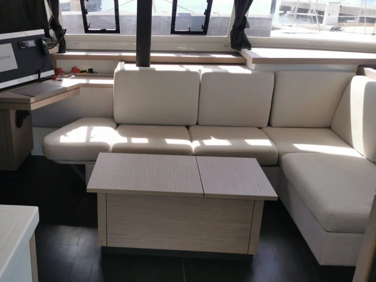 Pronájem lodi Fountaine Pajot Astréa 42 (6 cab.) v Bormes-les-Mimosas na Samboatu