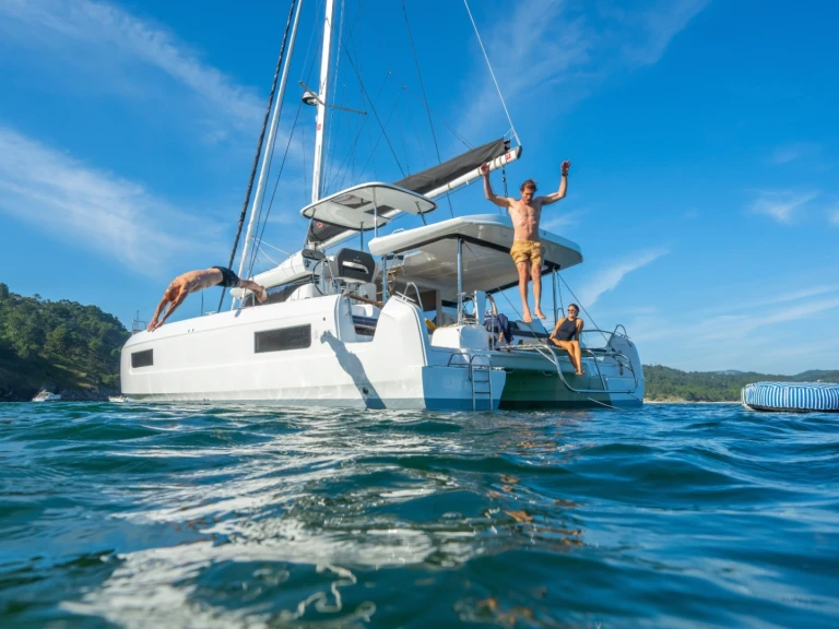 Pronajmout Katamarán se skipperem či ne Lagoon v Rogoznica
