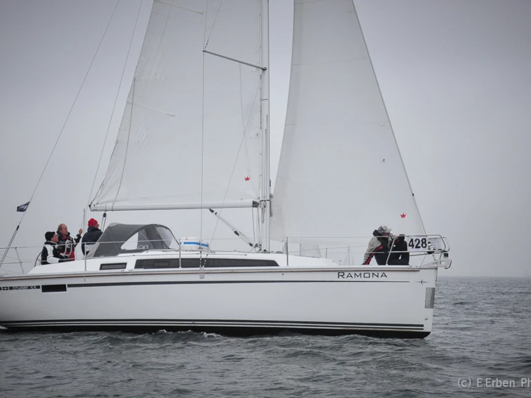 Bavaria Cruiser 33 jednotlivci a charterové společnosti v Heiligenhafen