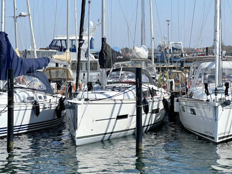 Dufour Dufour 382 Grand Large jednotlivci a charterové společnosti v Heiligenhafen