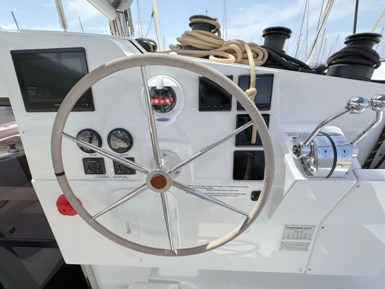 Pronájem Katamarán Fountaine Pajot s licencí