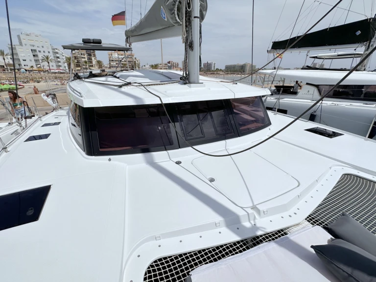 Fountaine Pajot Isla 40 jednotlivci a charterové společnosti v Can Pastilla
