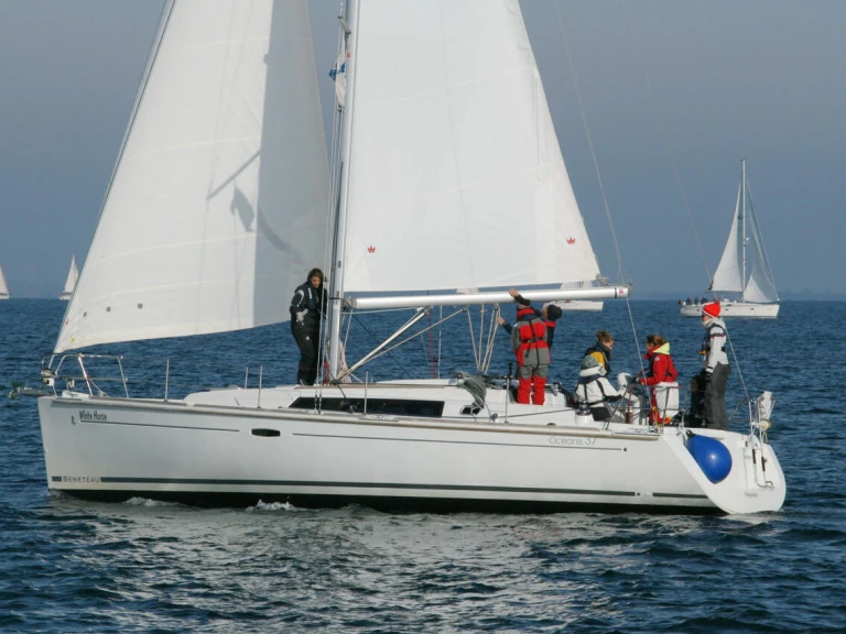 Pronajmout si Bénéteau Oceanis 37 v Flensburg