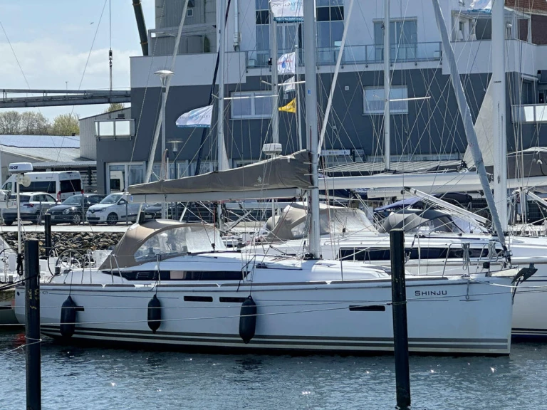 Jeanneau Sun Odyssey 409 jednotlivci a charterové společnosti v Heiligenhafen