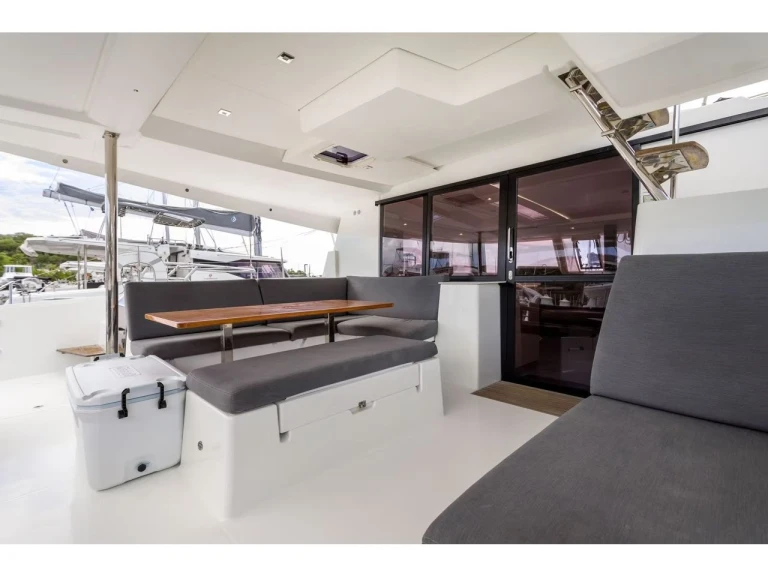 Pronajmout si Fountaine Pajot Saona 47 v Saint George's