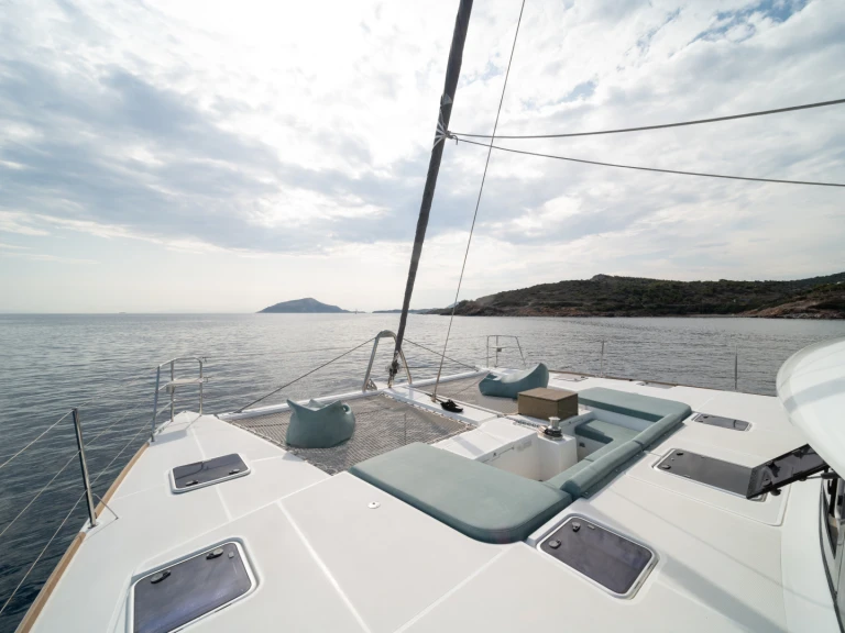 Pronajmout si Lagoon Lagoon 560 v Alimos
