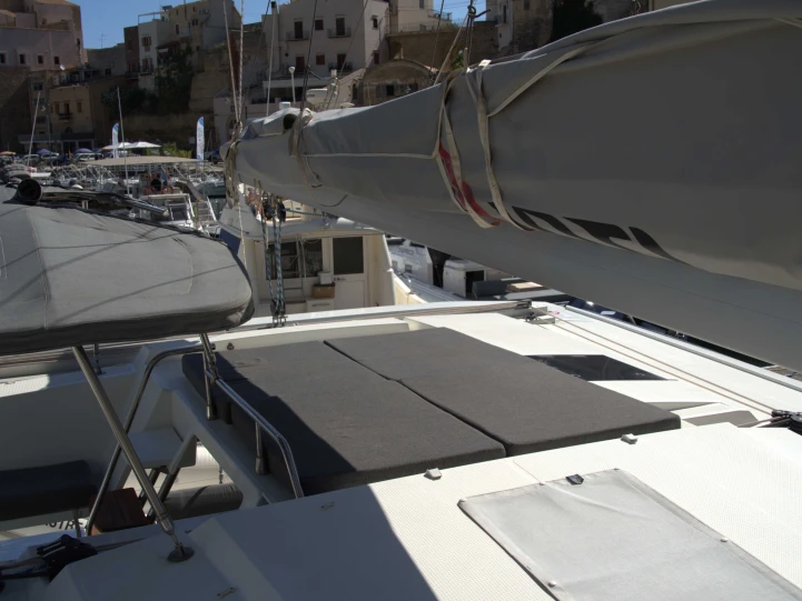 Pronajmout si Fountaine Pajot Fountaine Pajot Astréa 42 (Wm-Ac in dinette-Gen-Sol.Pan) v Castellammare del Golfo