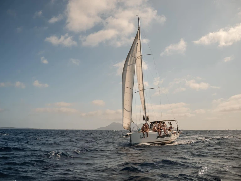 Dufour Dufour 37 – Available for Crewed Daily Charters Only jednotlivci a charterové společnosti v Castellammare del Golfo