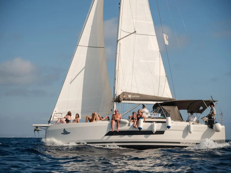 Pronajmout si Dufour Dufour 37 – Available for Crewed Daily Charters Only v Castellammare del Golfo