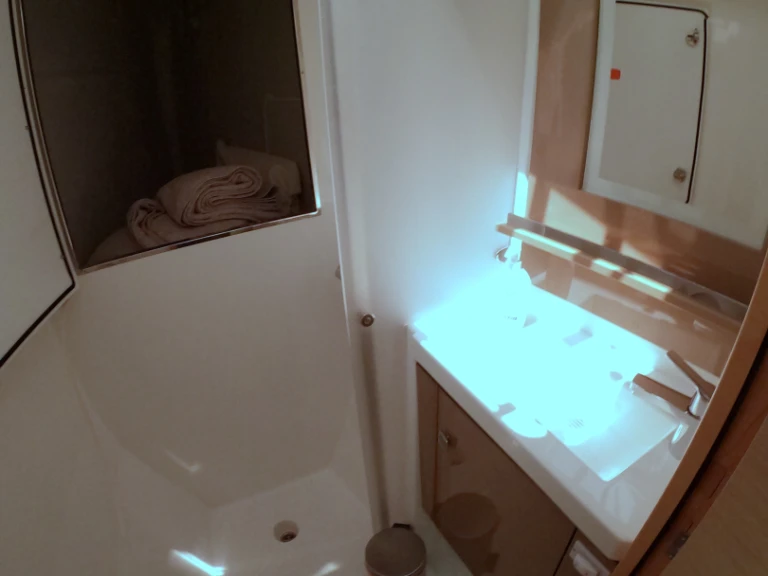 Fountaine Pajot Fountaine Pajot Saona 47 (Wm-AC-Gen-Sol.Pan) jednotlivci a charterové společnosti v Castellammare del Golfo