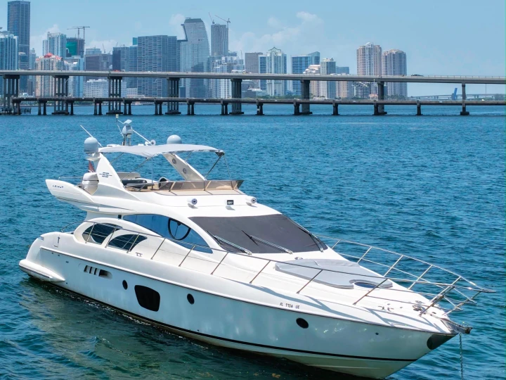 Pronájem lodi Azimut Azimut 64 Fly v Miami na Samboatu