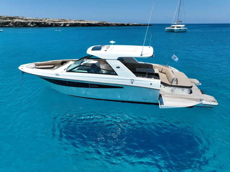 Pronájem lodi Sea Ray SLX 400 v Ayia Napa Marina na Samboatu