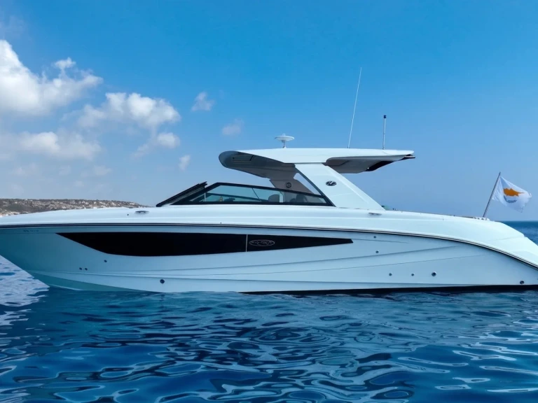 Motorová loď k pronájmu v Ayia Napa Marina za nejlepší cenu