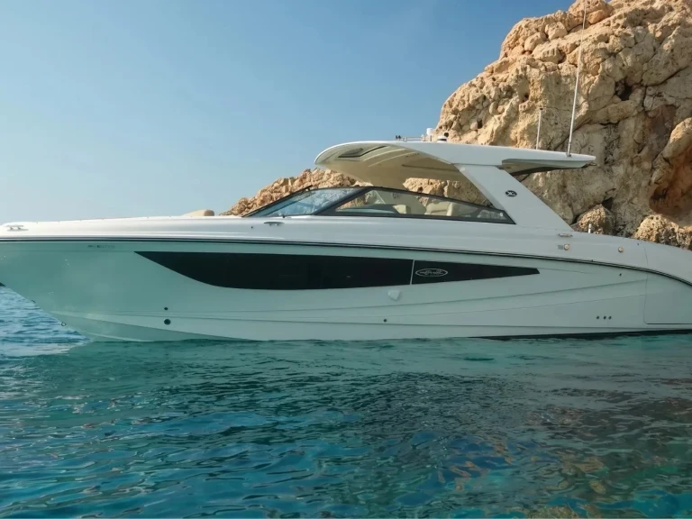 Sea Ray SLX 400 jednotlivci a charterové společnosti v Ayia Napa Marina