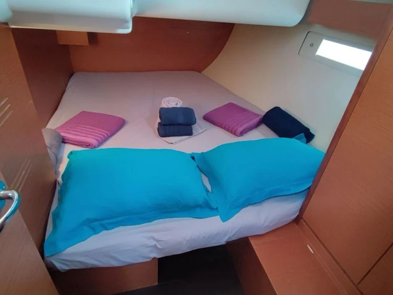 Pronajmout si Dufour Dufour 412 Grand Large v Le Lamentin
