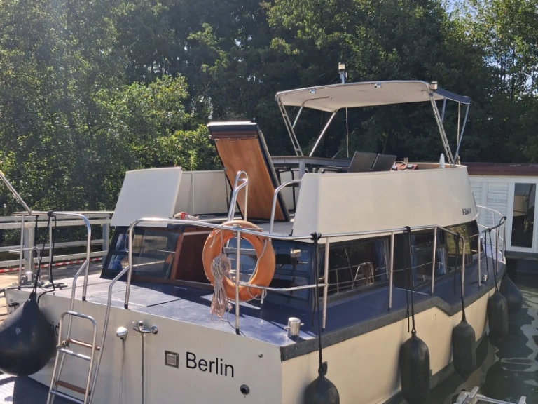Pronajmout Říční loď se skipperem či ne Motoryachten v Wildau
