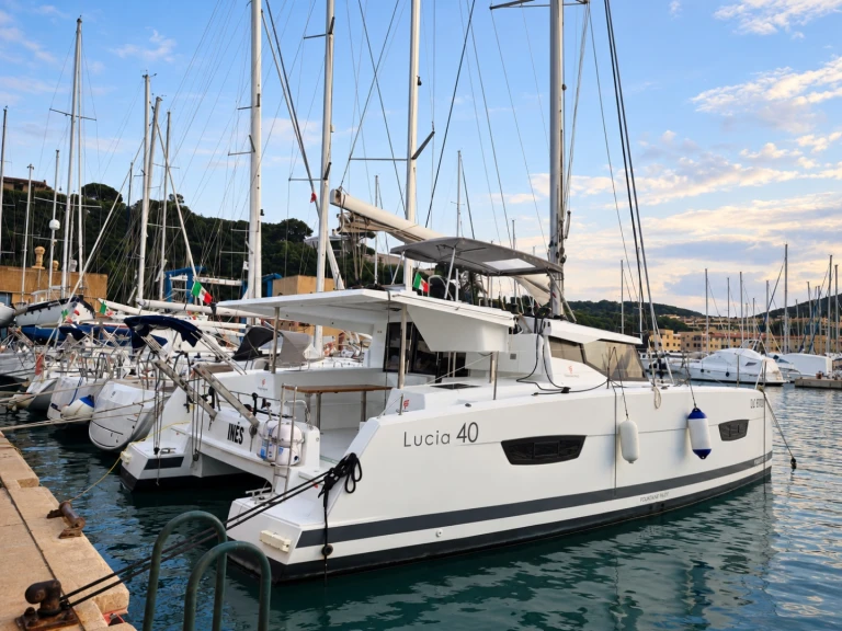Pronájem lodi Olbia lákavé ceny Lucia 40